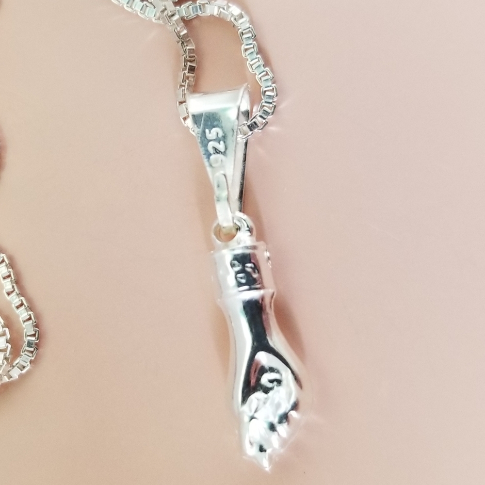 925 Sterling silver tiny figa hand necklace. New - Picture 6 of 6
